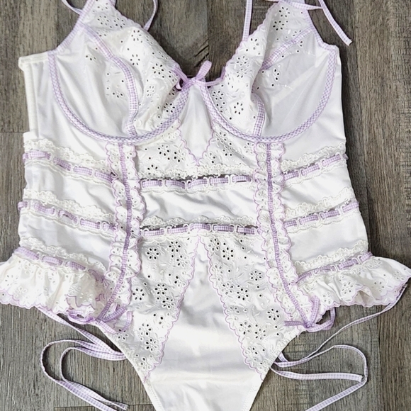 New! For Love and Lemons Daisy Eyelet Embroidered Bodysuit - Picture 8 of 15